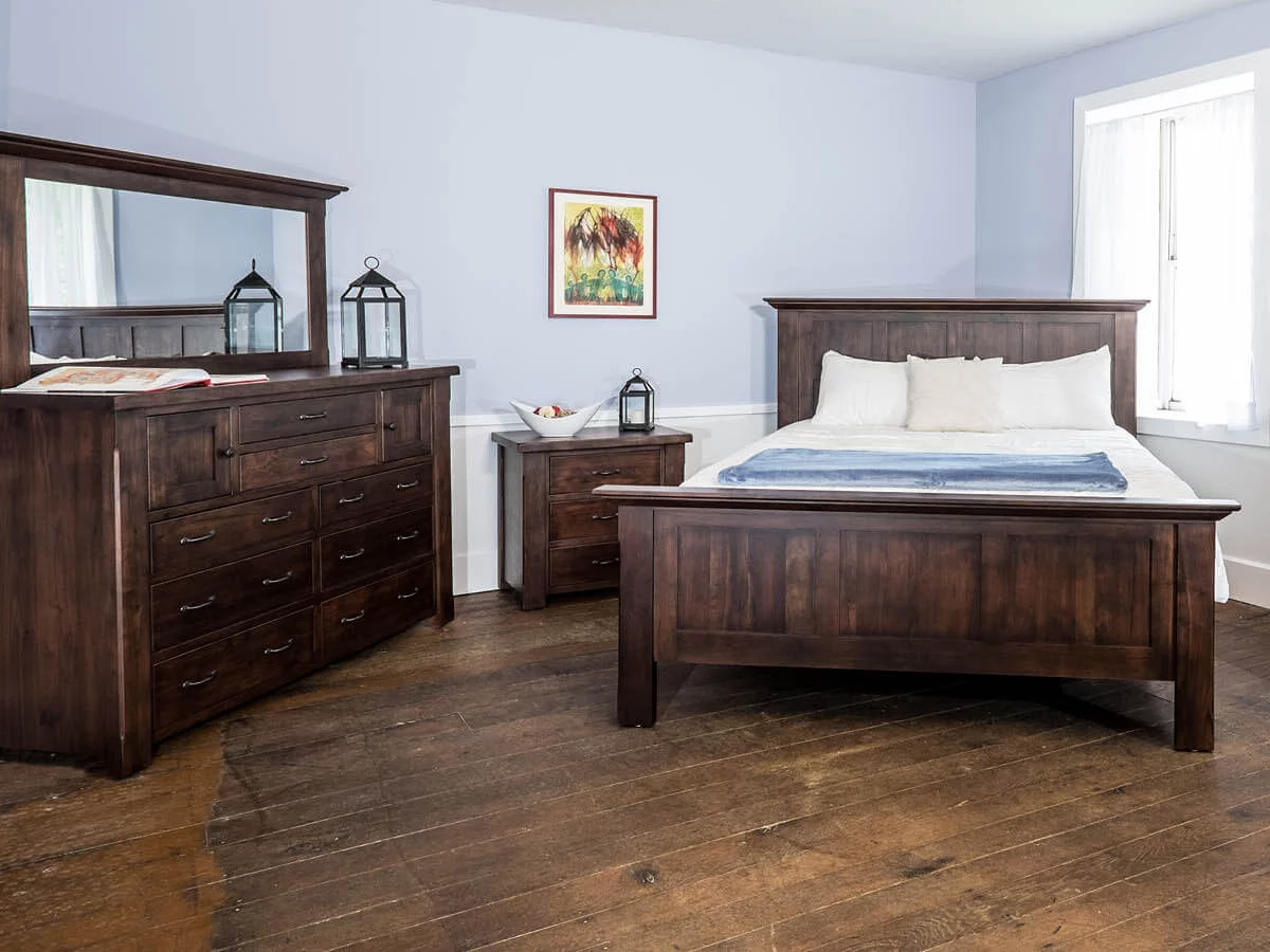 New Milton Bedroom Set image 1